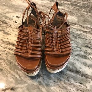 Stuart Weitzman KNOTAGAIN wedge caged sandal 7 M